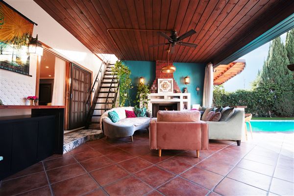 Private Boho Glam Mantra House with Pool, Views & Multiple Backdrops in Burbank Hills (4/1/2024 - Credits: IG @bfreeperiod    Brian K Freeman Jr.)