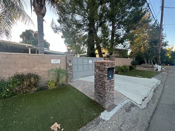 Walnut Acres Woodland Hills (10/29/2024 - Credits: submitted by: Chen Yaacov)