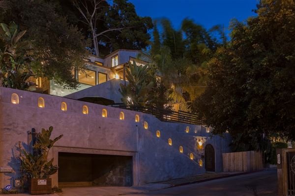Hollywood Hills Modern Vintage (12/20/2024 6:05:14 PM - Credits: submitted by:)