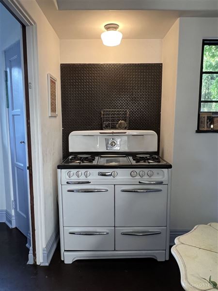 1930's Mediterranean in Lower Whitley Heights/Hollywood Hills (2/2/2025 7:14:55 PM - Credits: submitted by:)