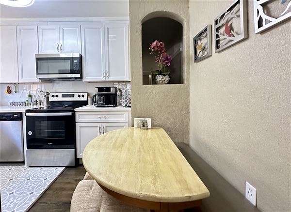 Fully furnished stucco California Bungalow (2/21/2025 - Credits: submitted by: Odessa McDUFFIE)