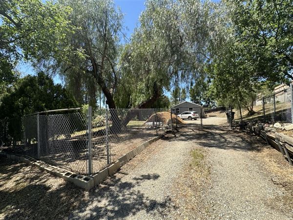 Modern Farmhouse on Expansive Agoura Hills Lot – Film-Ready & Versatile (4/29/2025 - Credits: Taken by Lauren Pfahler, property owner)