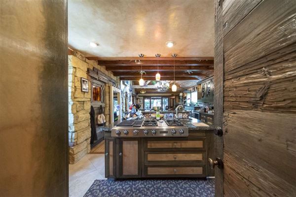 Woodland Hills Rustic Cabin (5/20/2025 - Credits: submitted by: Dominic Ottersbach)