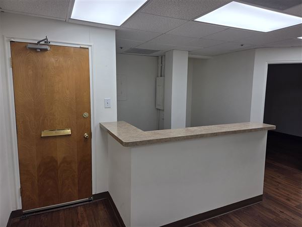 Thatcher Medical Center Building (9/11/2025 - Credits: Tiarna Real Estate Services Inc.)
