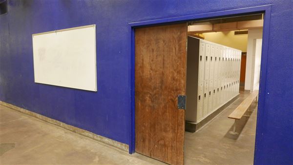College of the Canyons - Locker Rooms (3/28/2015 - Credits: Leo Fialho)