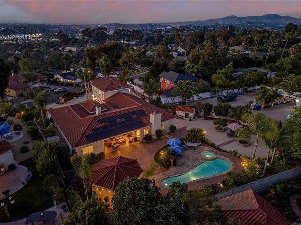 Vale View Mansion (10/1/2025 - Credits: Charles Walters)