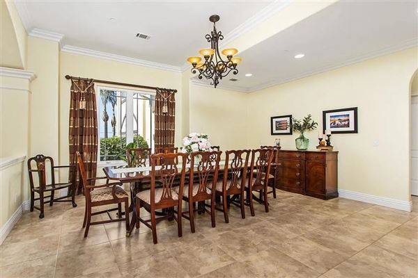 Vale View Mansion (10/1/2025 - Credits: Charles Walters)