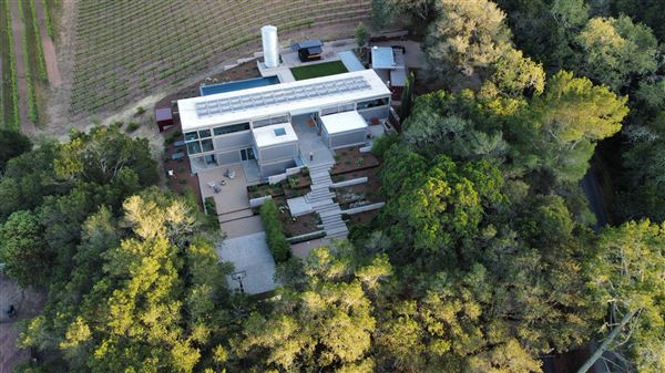 Modern Industrial House overlooking Russian River Valley Vineyards (10/13/2022 - Credits: Chris Horan)