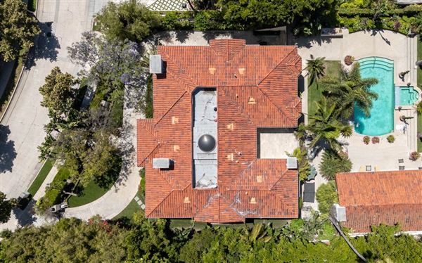Cinematic LA Estate W/Gardens, Pool & Grand Stairs (4/5/2025 - Credits: Elegant Textiles, Inc.)