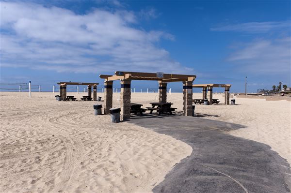 Huntington State Beach (SB) (10/9/2012 - Credits: Brian Baer)