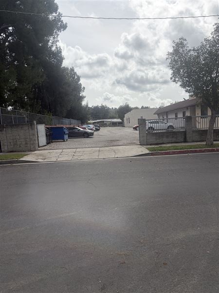 Woodland Hills Basecamp/ Crew Parking (5/8/2026 7:27:54 PM - Credits: submitted by: Shivam Dhupar)