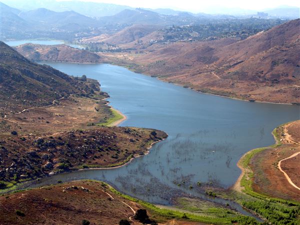 Lake Hodges - Aerial View (6/23/2010 - Credits: By Philkon Phil Konstantin - Own work, CC BY-SA 3.0, https://commons.wikimedia.org/w/index.php?curid=10743435)