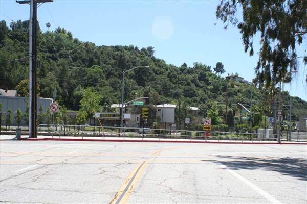 Pasadena Avenue at Hawthorne Street (7/30/2007 - Credits: Lindsay Mizrahi)