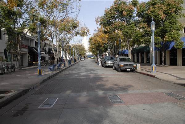 Westwood Village - Broxton Ave. (South) (11/30/2010 - Credits: Errol Reichow)