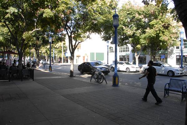 Westwood Village - Broxton Ave. (South) (11/30/2010 - Credits: Errol Reichow)