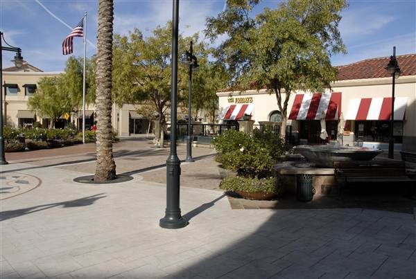 Westfield Valencia Town Center (12/13/2010 - Credits: Errol Reichow)
