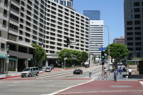 Wilshire Blvd. & Figueroa St. (9/1/2010 - Credits: Lindsay Mizrahi)