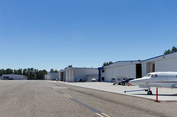 Aerolease West - Van Nuys Airport (VNY) - Aeroplex / Aerolease Group (5/24/2011)