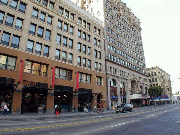 Broadway, Between Second & Fourth Streets (12/31/2003)