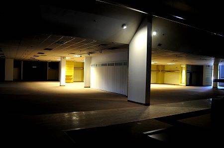Redlands Mall - CLOSED (10/4/2012 - Credits: Geoff Juckes)