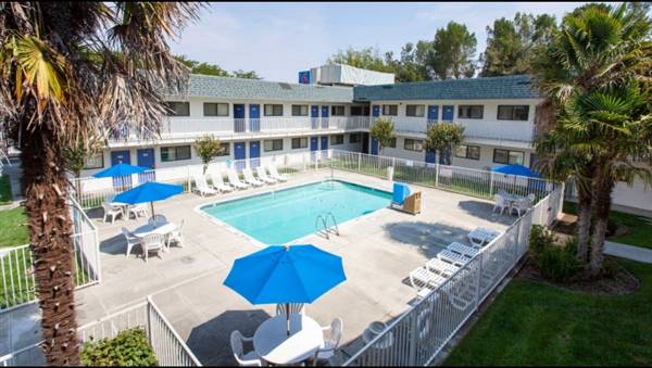 Motel 6 Davis (8/26/2015 - Credits: https://www.motel6.com/en/motels.ca.davis.280.html)