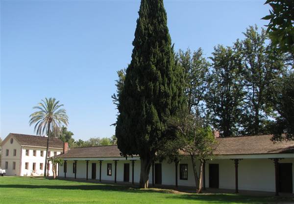 Los Encinos State Historic Park (SHP) adjacent to currently closed Lakeside Restaurant & Lounge - http://stateparkclosurestrip.blogspot.com/ (3/2/2016 - Credits: Photo courtesy of Lucy D'Mot)