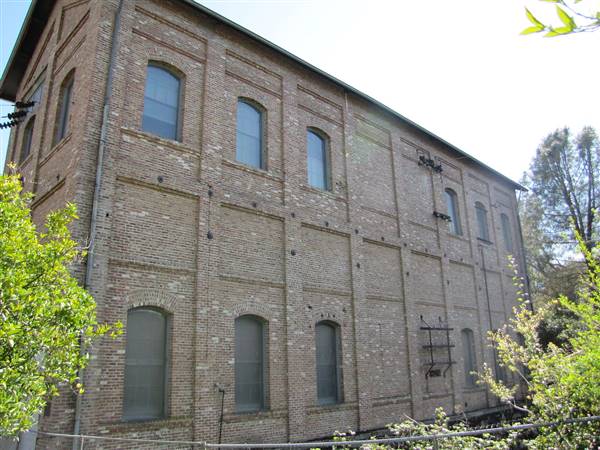 Folsom Powerhouse State Historic Park (SHP) (4/18/2016 - Credits: By zschmeez (Own work) [CC BY-SA 3.0 (http://creativecommons.org/licenses/by-sa/3.0)], via Wikimedia Commons)
