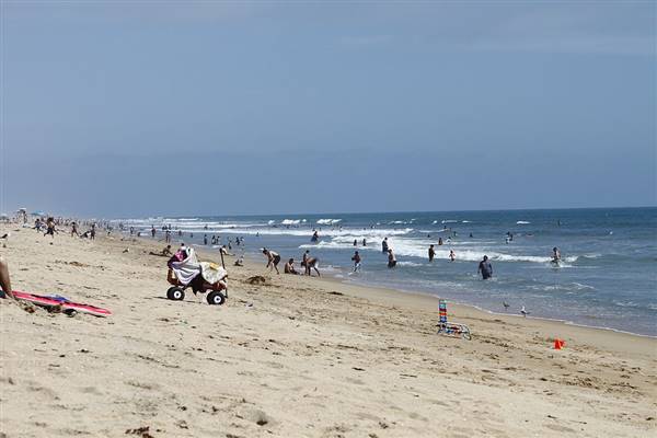 Bolsa Chica State Beach (SB) & Lifeguard Tower (4/22/2016 - Credits: By Regular Daddy (Own work) [CC BY-SA 3.0 (http://creativecommons.org/licenses/by-sa/3.0) or GFDL (http://www.gnu.org/copyleft/fdl.html)], via Wikimedia Commons)