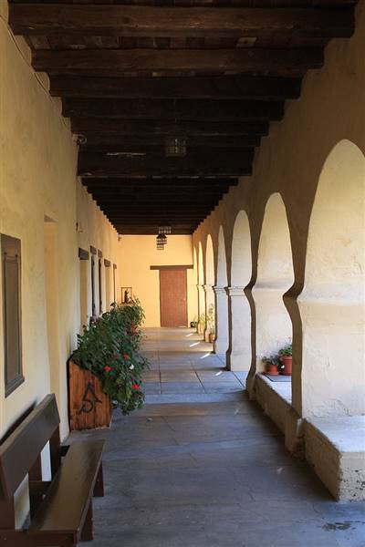 Mission Santa Ines (11/1/2009 - Credits: I, TDRSS [GFDL (http://www.gnu.org/copyleft/fdl.html), CC-BY-SA-3.0 (http://creativecommons.org/licenses/by-sa/3.0/) or CC BY 2.5 (http://creativecommons.org/licenses/by/2.5)], via Wikimedia Commons)