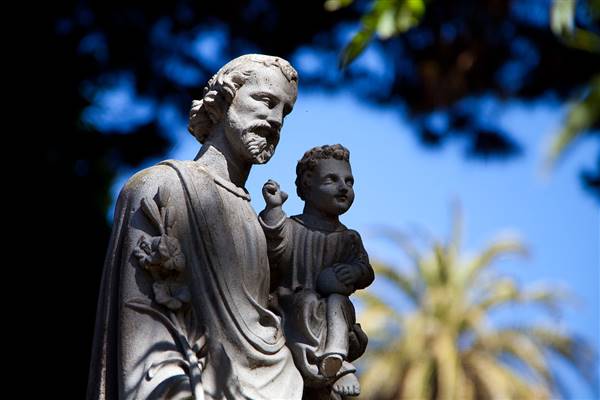 Misión San Francisco de Asís - Mission Dolores (6/24/2012 - Credits: By Almonroth (Own work) [CC BY-SA 3.0 (http://creativecommons.org/licenses/by-sa/3.0)], via Wikimedia Commons)