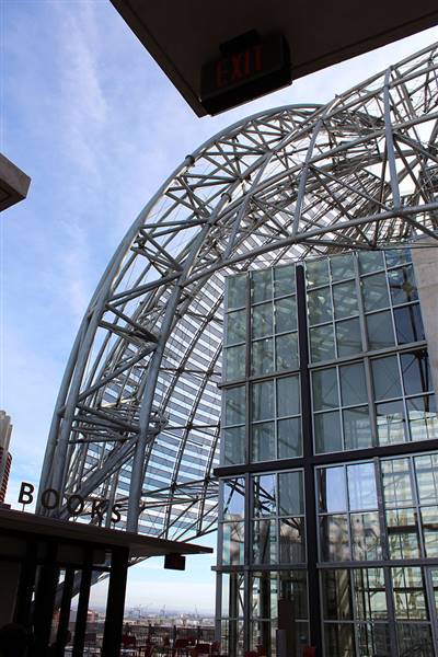 San Diego Central Public Library (12/13/2014 - Credits: By Nehrams2020 (Own work) [CC BY-SA 3.0 (http://creativecommons.org/licenses/by-sa/3.0)], via Wikimedia Commons)