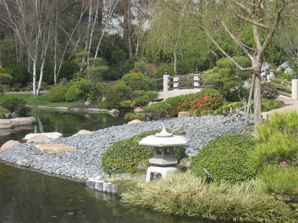 Earl Burns Miller Japanese Garden - California State University Long Beach - CSULB (3/14/2008 - Credits: By Alan Ray (Own work) [Public domain], via Wikimedia Commons)