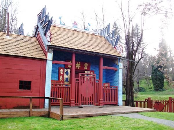 Weaverville Joss House State Historic Park (SHP) (12/9/2007 - Credits: "Weaverville05" by Matthew High (CC BY-NC 2.0) [https://creativecommons.org/licenses/by-nc/2.0/legalcode] https://www.flickr.com/photos/matthigh/)