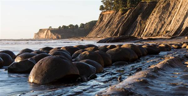 Schooner Gulch State Beach (SB) / Bowling Ball Beach (12/29/2012 - Credits: "At Bowling Ball Beach" by John Krzensinski (CC BY-NC-ND 2.0) [https://creativecommons.org/licenses/by-nc-nd/2.0/legalcode]https://www.flickr.com/photos/johnkay/)