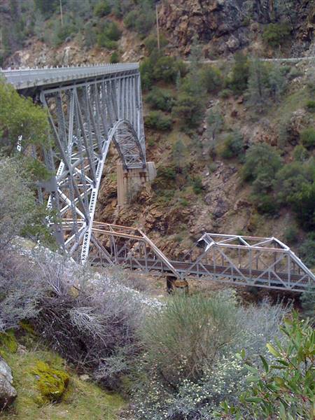 Pulga Bridge (3/21/2009 - Credits: "Bridge and Trestle" by David Stillman (CC BY-NC 2.0)[https://creativecommons.org/licenses/by-nc/2.0/legalcode]https://www.flickr.com/photos/stilldavid/)