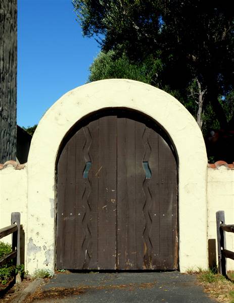 Mission Santa Ines (9/3/2010 - Credits: "Mission Santa Ines - 5" by Rachel Titiriga (CC BY-NC-ND 2.0)[https://creativecommons.org/licenses/by-nc-nd/2.0/legalcode]https://www.flickr.com/photos/pocait/)