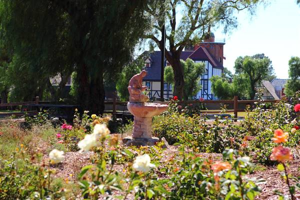 Mission Santa Ines (6/18/2012 - Credits: "Santa Ines Mission Garden" by Justin Ennis (CC BY 2.0)[https://creativecommons.org/licenses/by/2.0/legalcode]https://www.flickr.com/photos/averain/)