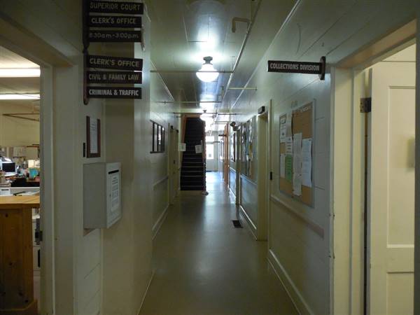 Superior Court of Mariposa (8/20/2015 - Credits: "Mariposa County Courthouse Hallway" by Jimmy Emerson, DVM (CC BY-NC-ND 2.0)[https://creativecommons.org/licenses/by-nc-nd/2.0/legalcode]https://www.flickr.com/photos/auvet/)
