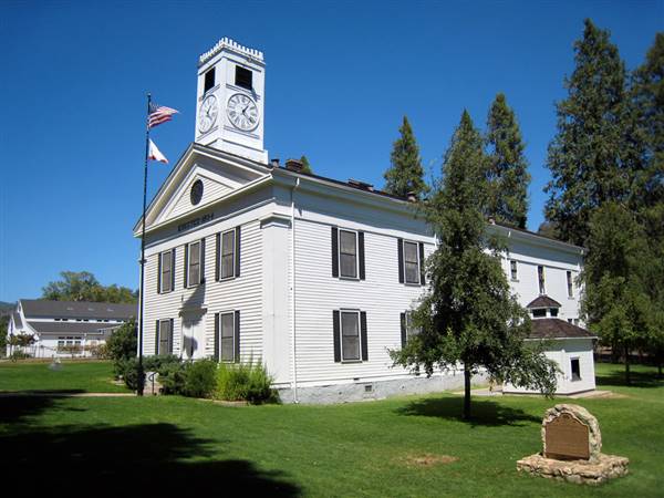 Superior Court of Mariposa (9/5/2007 - Credits: "200709012.jpg" by Andrew Ranta (CC BY-NC-ND 2.0))[https://creativecommons.org/licenses/by-nc-nd/2.0/legalcode] https://www.flickr.com/photos/mrphancy/)