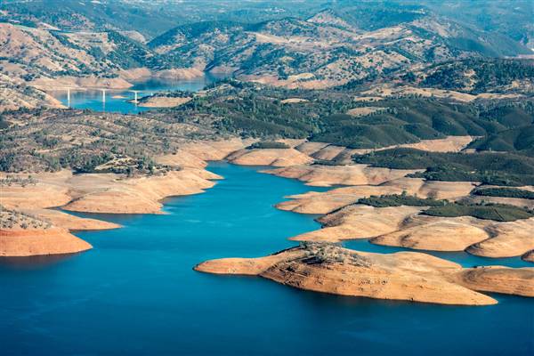 New Melones Reservoir and Stevnot Bridge (5/13/2014 - Credits: Photo by: California Department of Water Resources)