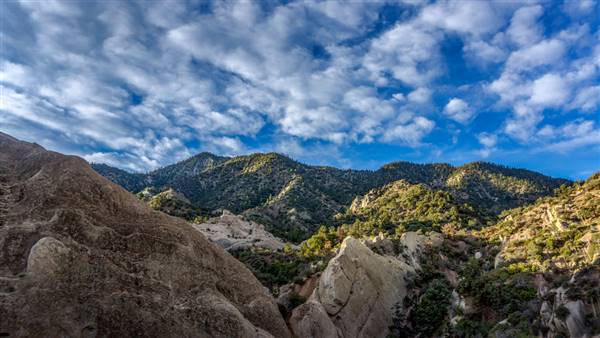 Devil's Punchbowl (11/22/2014 - Credits: "Devil's Punchbowl, Pearblossom, California" by Jeff Turner (CC BY 2.0) [https://creativecommons.org/licenses/by/2.0/legalcode]https://www.flickr.com/photos/respres/)