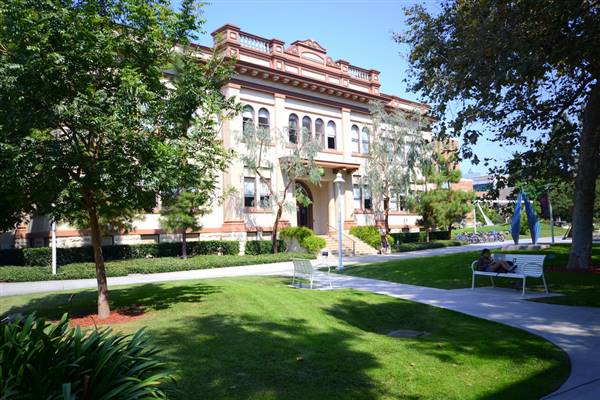 Chapman University (3/4/2010 - Credits: "DSC_0037" by Tracie Hall (CC BY-SA 2.0)[https://creativecommons.org/licenses/by-sa/2.0/legalcode]https://www.flickr.com/photos/twobears2/)