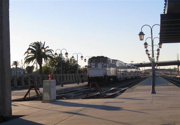 San Bernardino Santa Fe Depot (11/26/2010 - Credits: "San Bernardino Santa Fe Depot (3495a)" by Don Barrett (CC BY-NC-ND 2.0)[https://creativecommons.org/licenses/by-nc-nd/2.0/legalcode]https://www.flickr.com/photos/donbrr/)