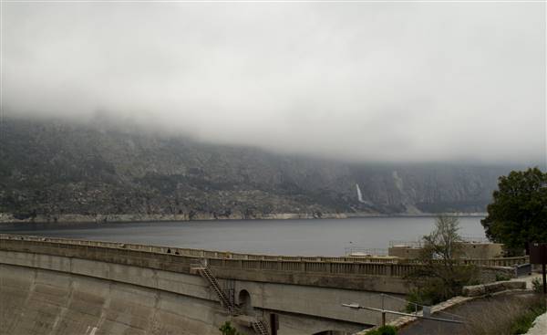 Hetch Hetchy Reservoir / O'Shaughnessy Dam (5/5/2016 - Credits: "Hetch Hetchy O'Shaugnessy Dam (#0632)" by Don Barrett (CC BY-NC-ND 2.0)[https://creativecommons.org/licenses/by-nc-nd/2.0/legalcode]https://www.flickr.com/photos/donbrr/)