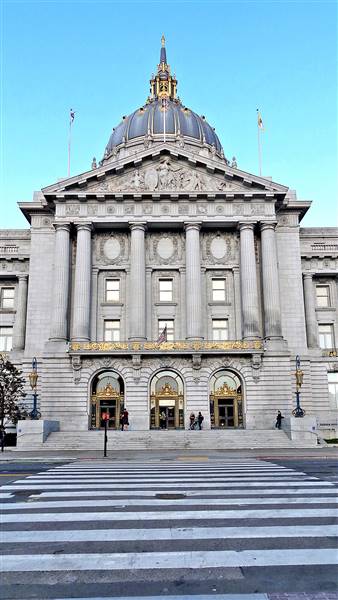 City Hall, San Francisco (8/7/2015 - Credits: "California - 06203 - San Francisco City Hall" by Dennis Jarvis (CC BY-SA 2.0)[https://creativecommons.org/licenses/by-sa/2.0/legalcode]https://www.flickr.com/photos/archer10/)