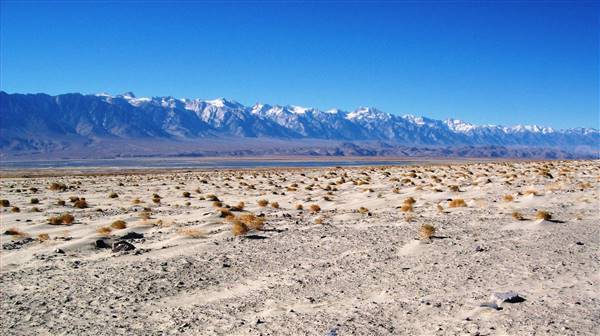 Panamint Dry Lake - BLM (11/12/2007 - Credits: "On the edge of Owens Dry Lake north of Keeler, Sierra Mountains in the distance - keeler18" by Matthew Lee High (CC BY-NC 2.0)[https://creativecommons.org/licenses/by-nc/2.0/legalcode]https://www.flickr.com/photos/matthigh/)