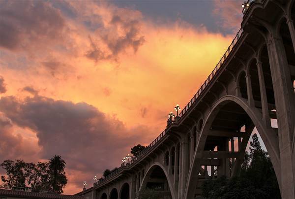 Colorado Street Bridge / Arroyo Seco (9/9/2012 - Credits: "Below the bridge' by Karol Franks (CC BY-NC-ND 2.0)[https://creativecommons.org/licenses/by-nc-nd/2.0/legalcode] https://www.flickr.com/photos/karolfranks/)