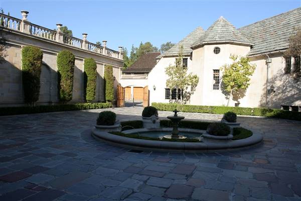 Greystone Mansion & Park (10/17/2016 - Credits: Photos courtesy of Kris Bunting)