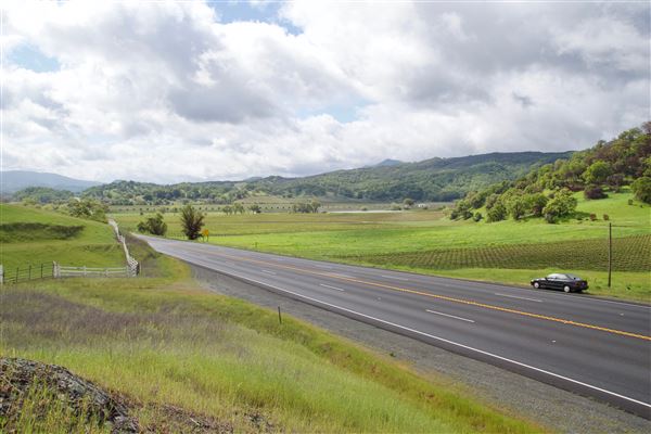 Redwood Highway - Highway 101 - Cloverdale to Ukiah - Highway 101 - looking southward; 4 miles north of Hopland (4/18/2018 - Credits: Kellen Lim)