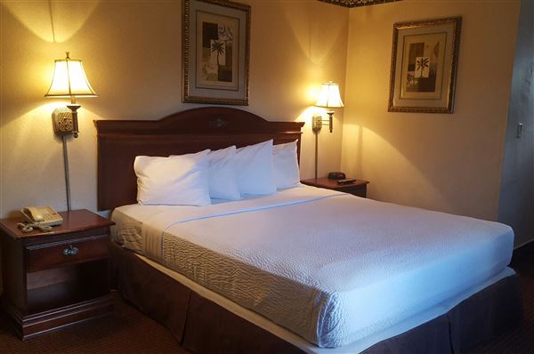 Studio City Court Yard Hotel (1/10/2018)